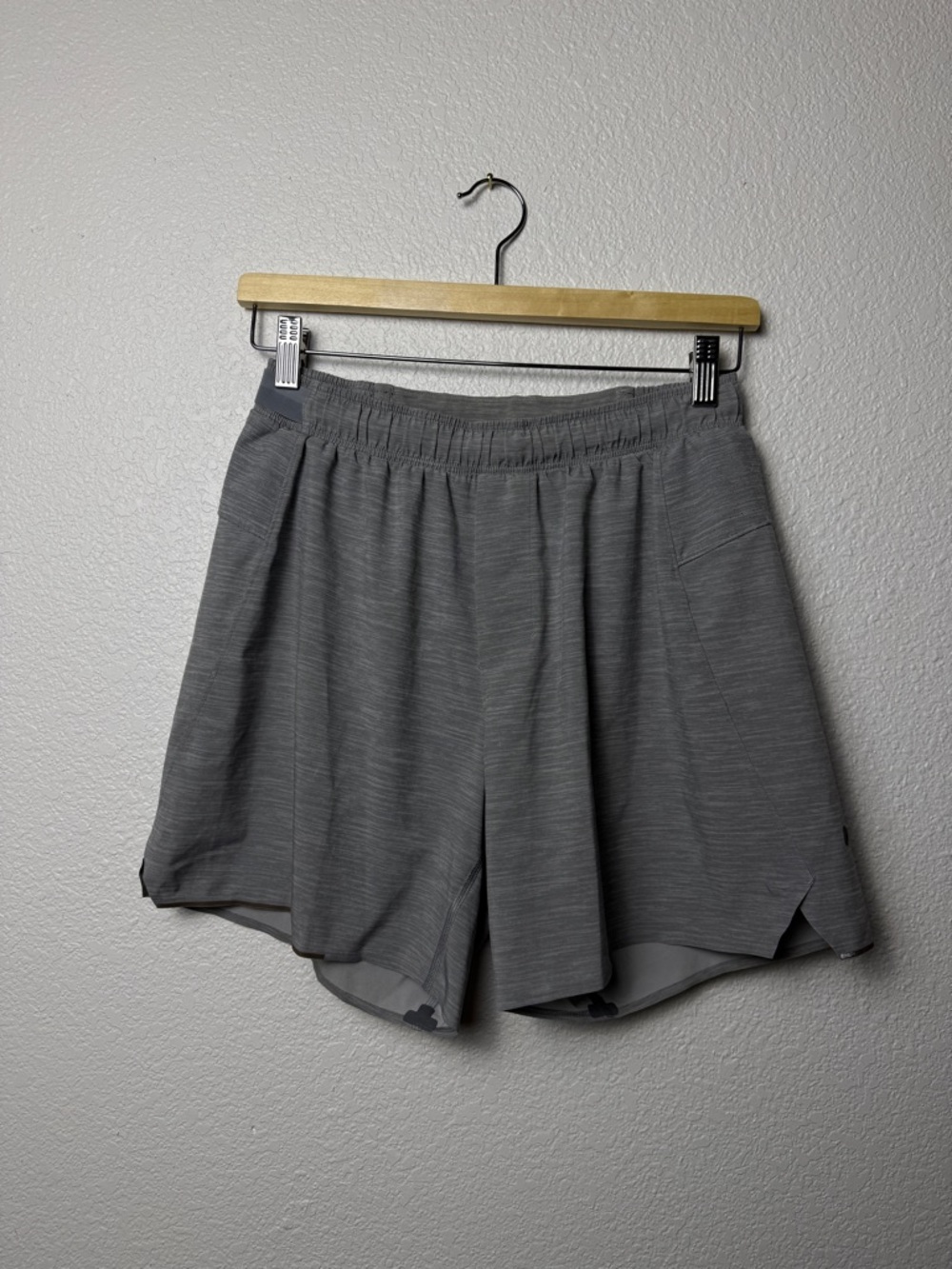 Lululemon men’s surge shorts 6”